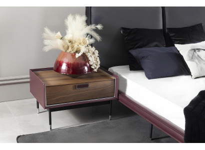 Set de expunere ideal pentru dormitor, cu pat și măsuțe de noapte, 4 piese