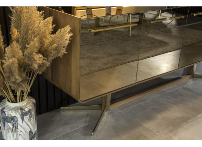 Masă cu oglindă mobilă