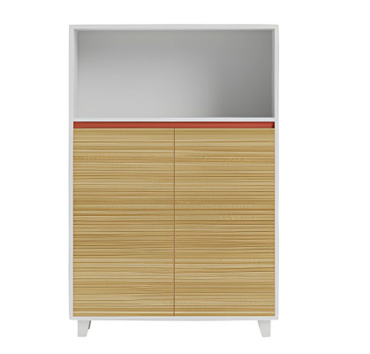 Birou modern cu rafturi din lemn și accente roșii într-un design elegant