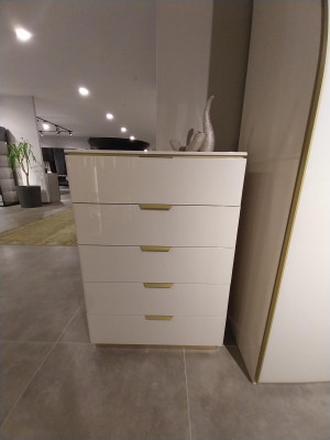 Design Möbel Schlafzimmer Luxus Kommode mit 4 Schubladen Holzschrank Holz Neu