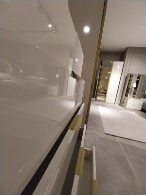 Design Möbel Schlafzimmer Luxus Kommode mit 4 Schubladen Holzschrank Holz Neu