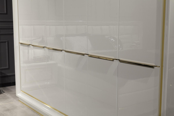 Kleiderschrank Modern Bequem in Weiß mit luxuriösem Stauraum
