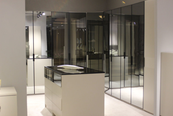 Exklusiver Glasschrank Schlafzimmer Garderobenschrank Designer Kommode