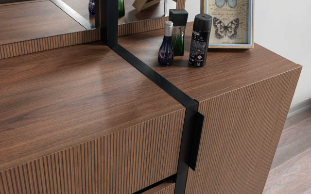 Moderne Braune Schlafzimmer Kommode 3x Schubladen 1-türig Holz Möbel