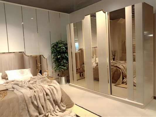 Schlafzimmer Luxus Kleiderschrank beige Holz Design neu Modern Möbel