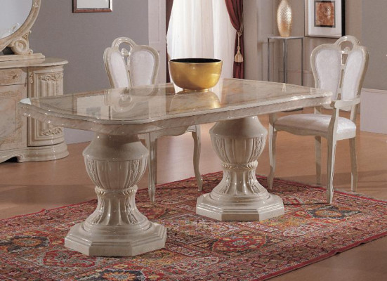 Luxuriöser ovaler Esstisch: Exklusive Design-Möbel aus italienischem Holz