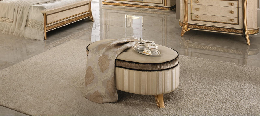 Design Polster Hocker Fußhocker Ottomane Sitz Chaise Gepolstert Pufa Sitzbänke