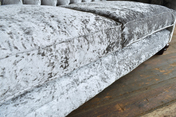 Klassische Chesterfield Couch 4 Sitzer Sofa Couchen Samt Leder Design Grau 240cm