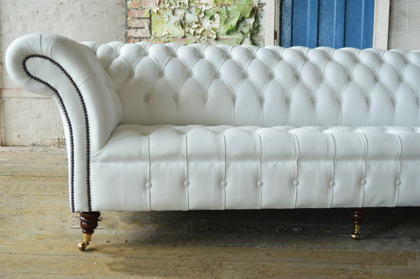 Klassische Chesterfield Couch 4 Sitzer Sofa Couch Samt Leder Design big weiss