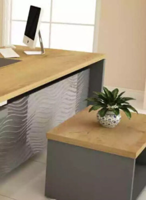 Hochwertiges, modernes Büro-Set aus robustem Holz in elegantem Stil 