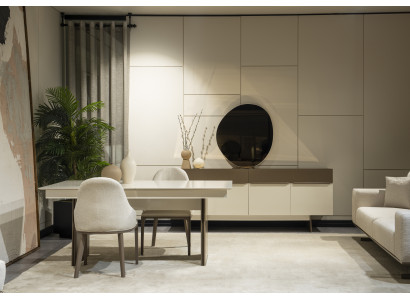 Stilvolle Küchenmöbel Designer Esstisch 4x Textil Stühle Edle Anrichte