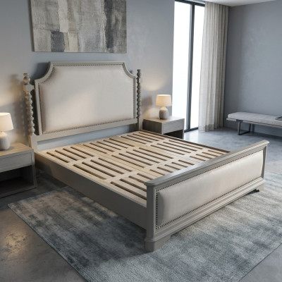 Elegantes Doppelbett mit klassischem Design und luxuriösem Kopfteil