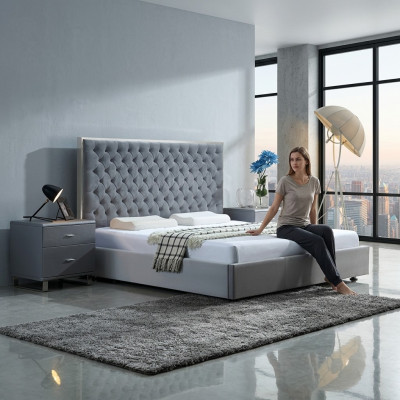 Großes stilvolles Chesterfield graues Doppelbett Textil Betten Luxus Design