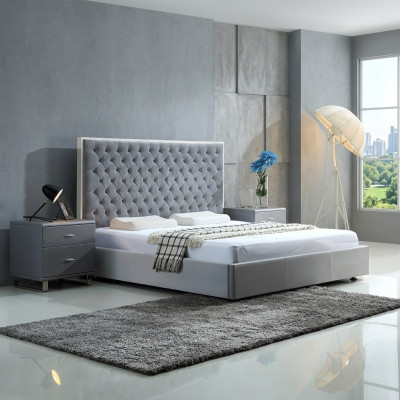 Großes stilvolles Chesterfield graues Doppelbett Textil Betten Luxus Design