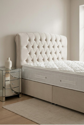 Großes beiges Chesterfield Doppelbett Luxus Moderne Betten