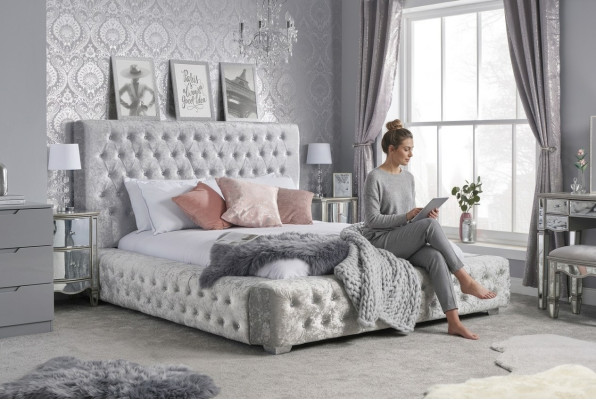 Graues Chesterfield Bett mit hohem Kopfteil Designer Doppelbett
