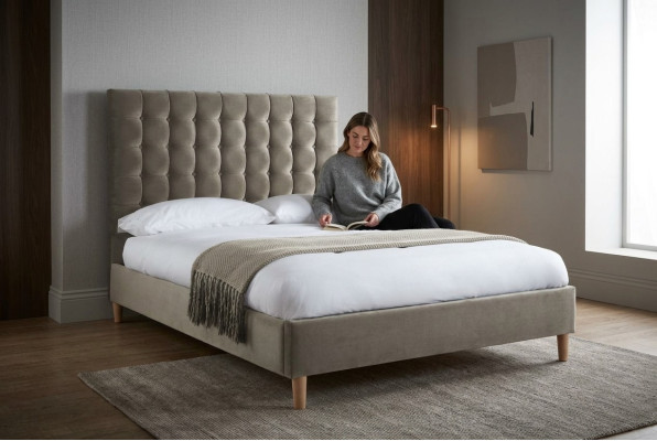 Graues Luxus Chesterfield Doppelbett Polsterbett Schlafzimmer Bett