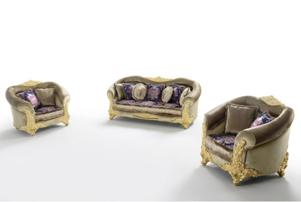 Klassische Wohnzimmergarnitur mit 3+2+1 Sofas und Couchtisch mit Goldintarsien