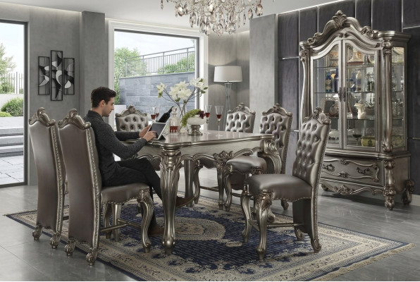 Klassische Graue Esszimmerambiente Designer Quadratischer Esstisch Leder Chesterfield Stühle 7tlg.