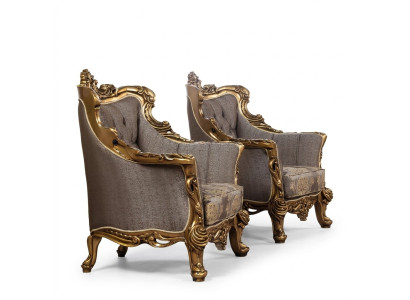 Ein luxuriöser klassischer Ohrensessel in Dunkelgrau mit goldenem Barockdesign von Chesterfield