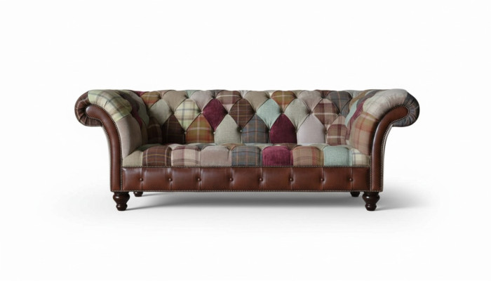 Farbenfrohes Designer-Sofa im Chesterfield-Design mit drei Sitzplätzen