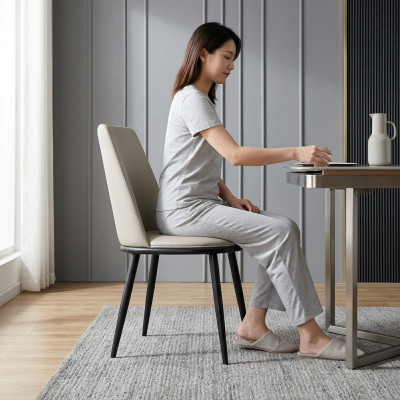 Esszimmermöbel Stilvoller Stuhl Luxus Polster Designer Holz Einsitzer