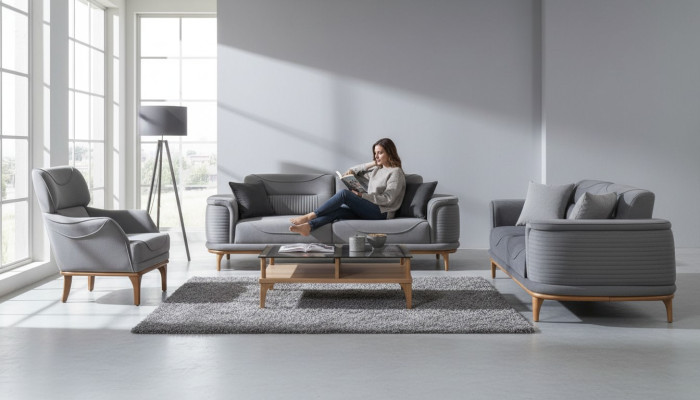 Luxuriöse Polstergarnitur in Grau: Zwei Dreisitzer-Sofas & Sessel Neu
