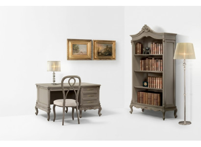 Ein hochwertiges klassisches Büro-Set in einem hellen Farbton