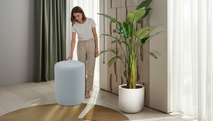  Luxuriöser Sitzhocker mit weißem Textilbezug und MDF-Gestell Neu
