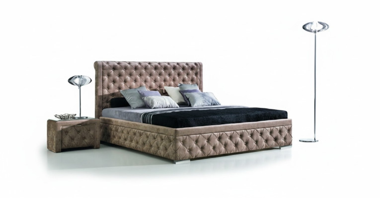 Ein luxuriöses Chesterfield-Bett in einem eleganten zeitgenössischen Stil